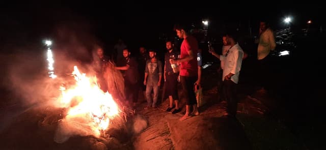 দৌলতদিয়া পদ্মা নদী থেকে নিষিদ্ধ চায়না দুয়ারী জাল জব্দ : পুড়িয়ে ধ্বংস