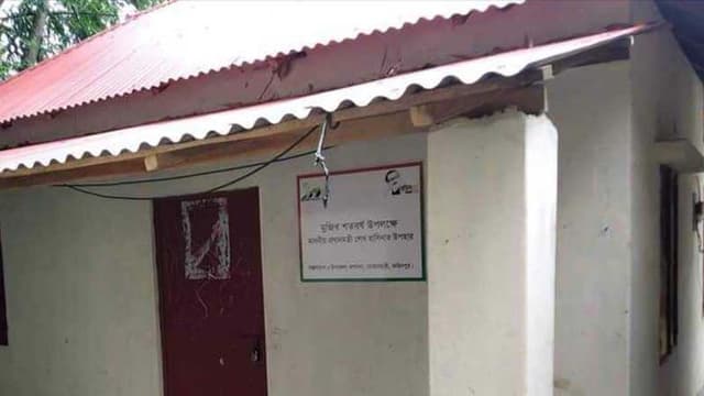 আশ্রয়ণ প্রকল্পের ঘরে জুয়া-নেশার আড্ডা!