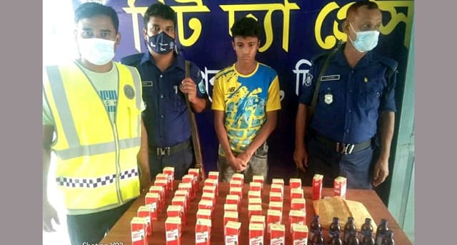 হিলিতে মাদকসহ আটক চোরাকারবারী