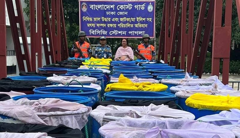 কোস্টগার্ডের অভিযানে ৪ কোটি চিংড়ির রেণু পোনা জব্দ