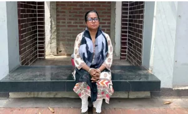 ধানমন্ডি ৩২ নম্বরে প্রদীপ প্রজ্বলনের সময় রোকেয়া প্রাচীর ওপর হামলা