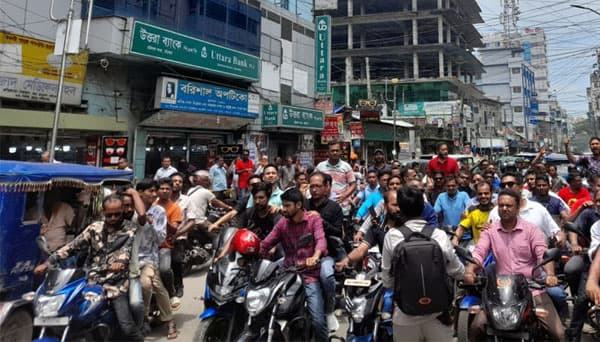 গণহত্যার বিচার দাবিতে বরিশালে বিএনপির অবস্থান কর্মসূচি