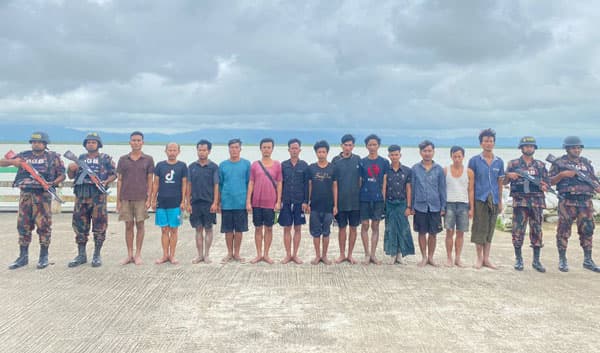 টেকনাফে আবারও পালিয়ে এলো মিয়ানমার বিজিপির ১৩ সদস্য