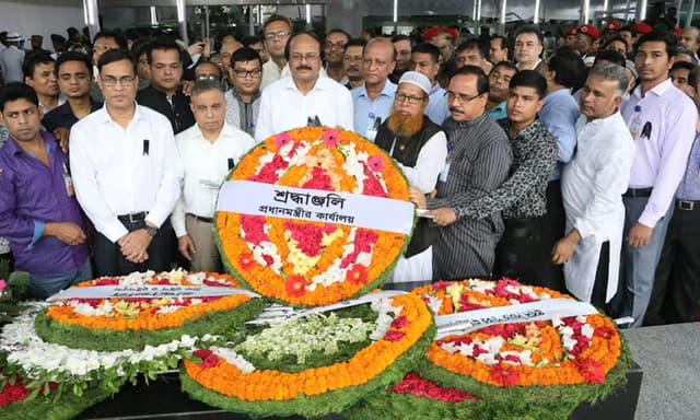 ১৫ আগস্টের শহীদদের প্রতি সর্বস্তরের মানুষের শ্রদ্ধা