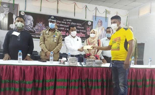 হিলিতে যথাযথ মর্যাদায় জাতীয় শোক দিবস পালিত