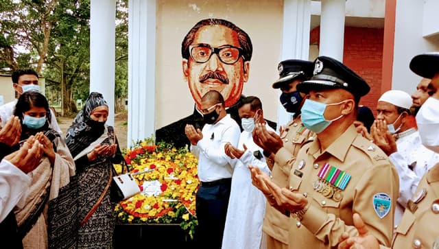 বঙ্গবন্ধুর প্রতি সরাইলের সর্বস্তরের মানুষের শ্রদ্ধা