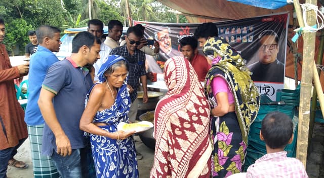 ডাসারে ১০ হাজার লোকের মাঝে রান্নাকরা খাবার বিতরণ
