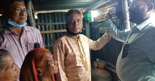 টাঙ্গাইলে শোক দিবসে বিনামূল্যে বিদ্যুৎ সংযোগ পেল দশ পরিবার