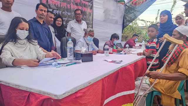 আশুলিয়ায় ফ্রি চিকিৎসা ও ওষুধ বিতরণ