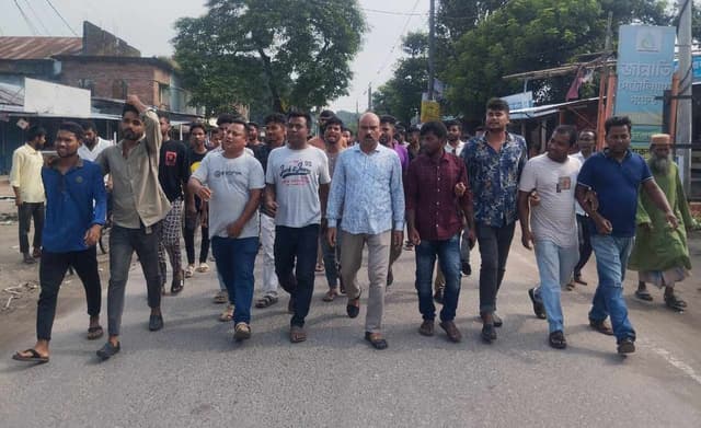 রুহিয়ায় শেখ হাসিনার বিচারের দাবিতে বিএনপির বিক্ষোভ মিছিল