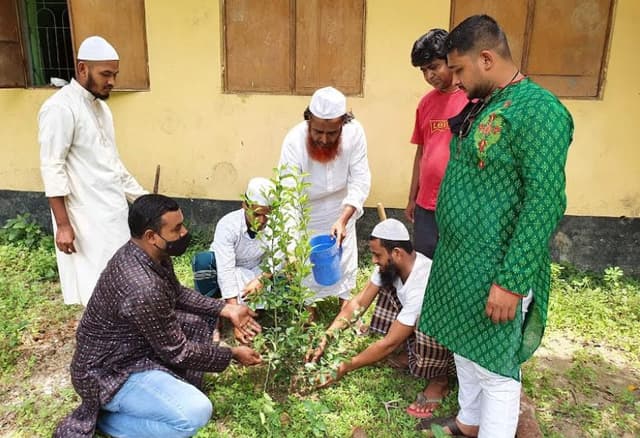 গোয়ালন্দে প্রথম আলো বন্ধুসভার দুই সপ্তাহব্যাপী বৃক্ষ রোপন শুরু