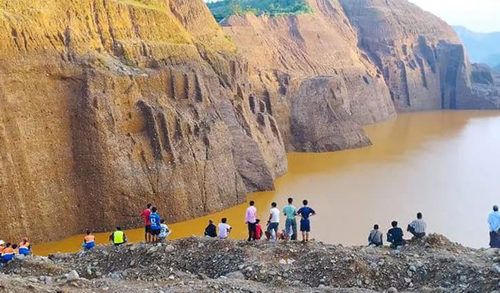 মিয়ানমারে পাথর খনিতে ধস, ২৫ মরদেহ উদ্ধার