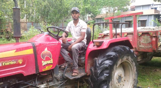 হাকিমপুরে নদী খননের বালু চুরির অভিযোগে ট্রাক্টর চালক আটক