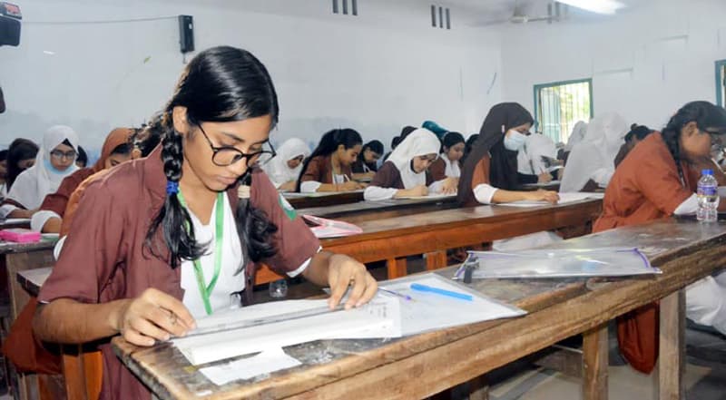 এইচএসসি পরীক্ষা: বরিশাল বোর্ডে প্রথম দিনে অনুপস্থিত ৩৮০