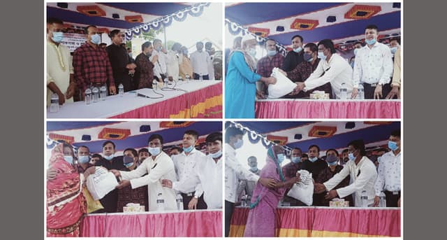 দৌলতদিয়ায় মোটরশ্রমিকদের মাঝে ত্রাণ সামগ্রী বিতরণ