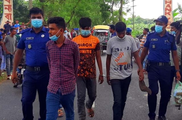 আড়াই কেজি স্বর্ণালঙ্কারসহ চুয়াডাঙ্গায় আটক ৩