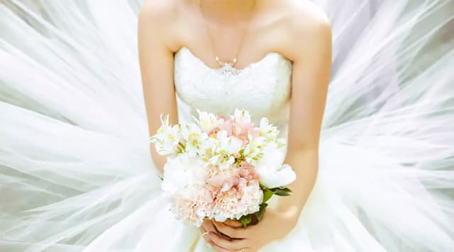 বিয়েতে নিমন্ত্রণ, অতিথি না আসায় চাকরি ছাড়লেন তরুণী