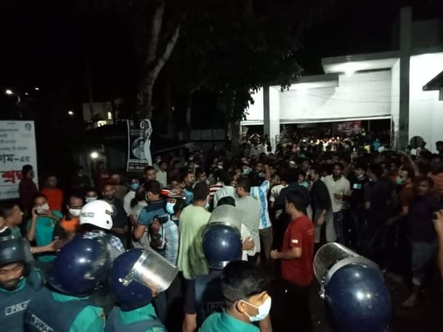 বরিশালে আনসারদের গুলিতে মেয়রসহ আহত ৩০ জন