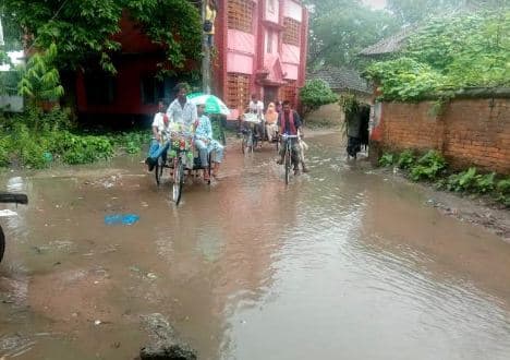 উপজেলা পরিষদ সংলগ্ন সড়ক তো সড়ক নয় যেন মিনি পুকুর