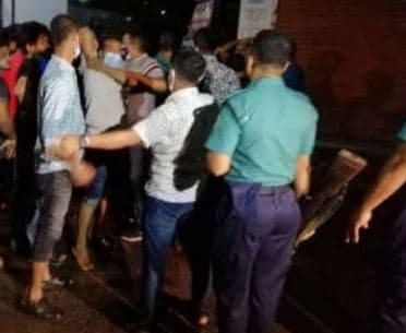 বরিশালে পুলিশের সঙ্গে ছাত্রলীগের ধাওয়া-পাল্টা ধাওয়া