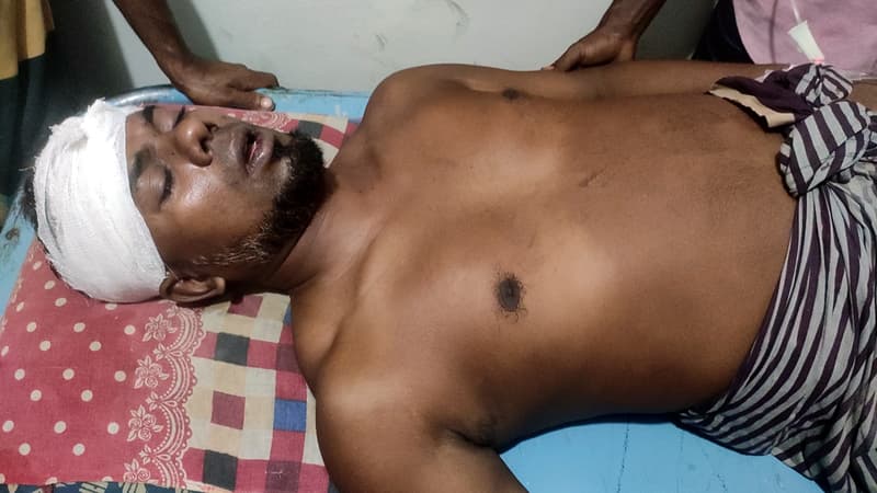 কলাপাড়ায় মসজিদের জমি দখলে বাঁধা দেয়ায় হামলা, আহত-২