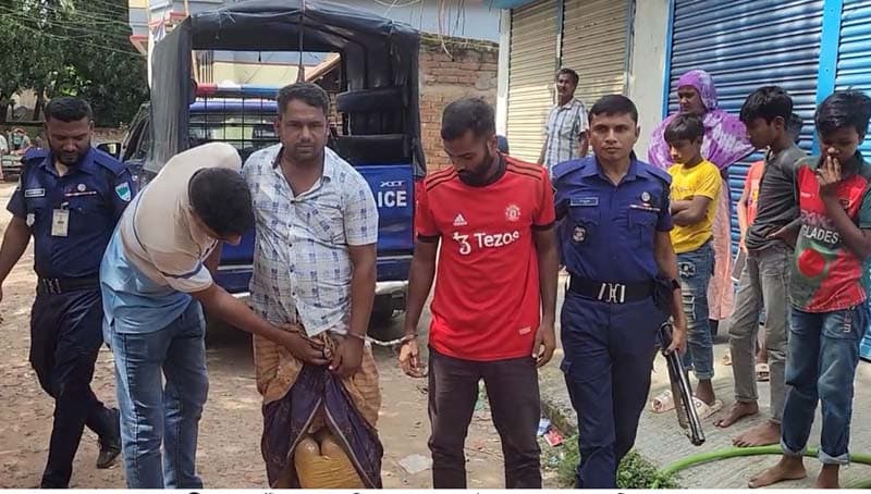 কালীগঞ্জে গাঁজাসহ পিতা-পুত্র আটক