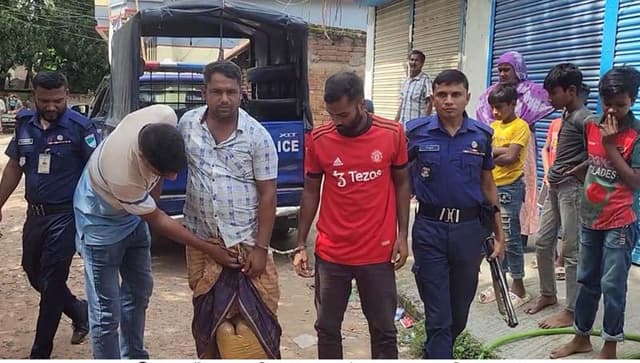 কালীগঞ্জে গাঁজাসহ পিতা-পুত্র আটক