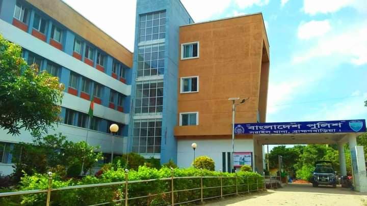 পুলিশের সেই ওসি'র বিচার আমাদের চাইতে হবে!