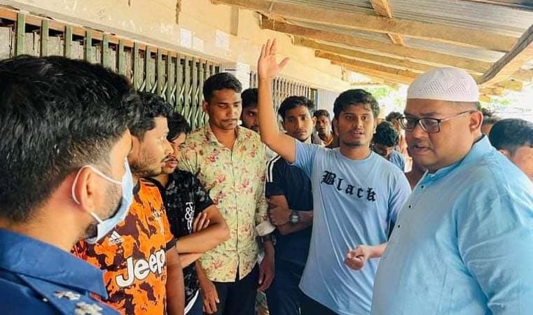 টেকনাফে ৬ যুবক অপহরণ, মোবাইল ও টাকা ছিনতাই