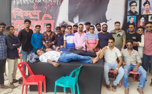 নওগাঁ জেলা ছাত্রলীগের স্বেচ্ছায় রক্তদান কর্মসূচী
