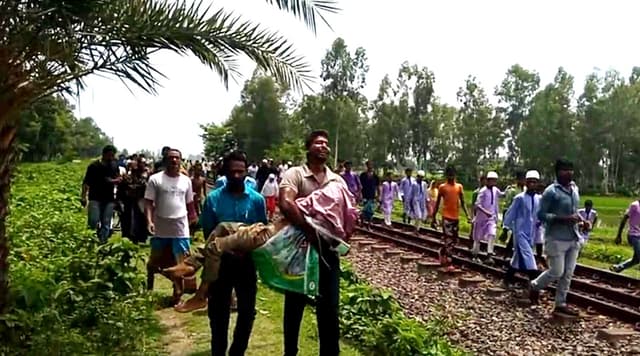 হিলিতে রুপসা ট্রেনের ধাক্কায় ষ্টেশনের বুকিং সহকারী নয়ন নিহত