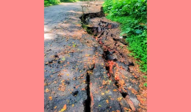 নলছিটিতে ভারী যানবাহন চলাচল বন্ধ! জানেন না সড়ক জনপথ বিভাগ