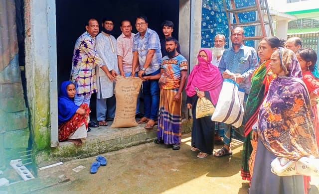 কাউখালীতে খাদ্য বান্ধব চাউল বিতরণ