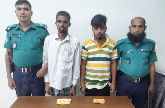 বরিশালে ইয়াবাসহ ২ কারবারি আটক