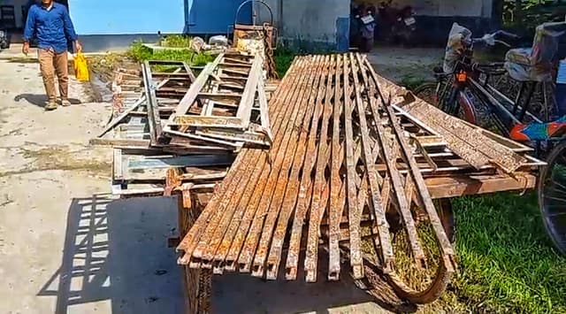 নিলাম ছাড়া বিক্রি হলো ঝালকাঠি প্রানী সম্পদের আসবাবপত্র !