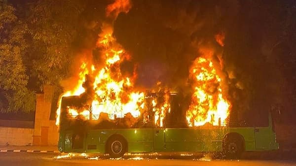 পাকিস্তানে যাত্রীবাহী বাসে আগুন লেগে ১৬ জনের মৃত্যু