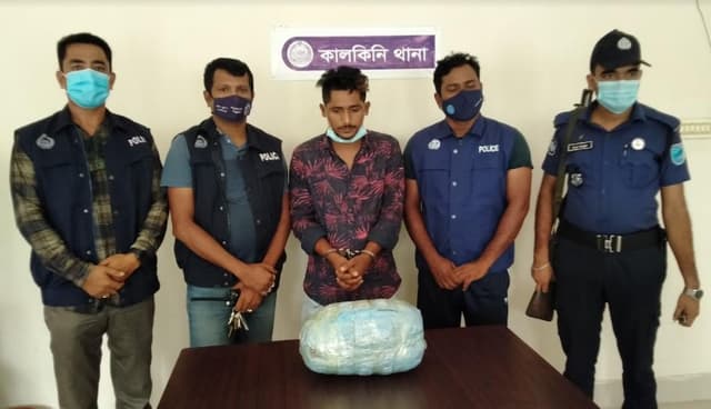 কালকিনিতে দুই কেজি গাঁজাসহ মাদক সম্রাট আটক