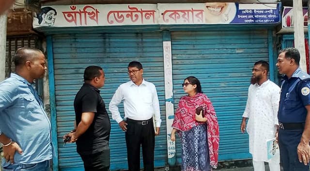 আগৈলঝাড়ায় দুই ডেন্টাল কেয়ার সিলগালা