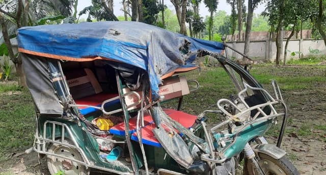 ট্রাক-ইজিবাইক মুখোমুখি সংঘর্ষে ২ শ্রমিক নিহত