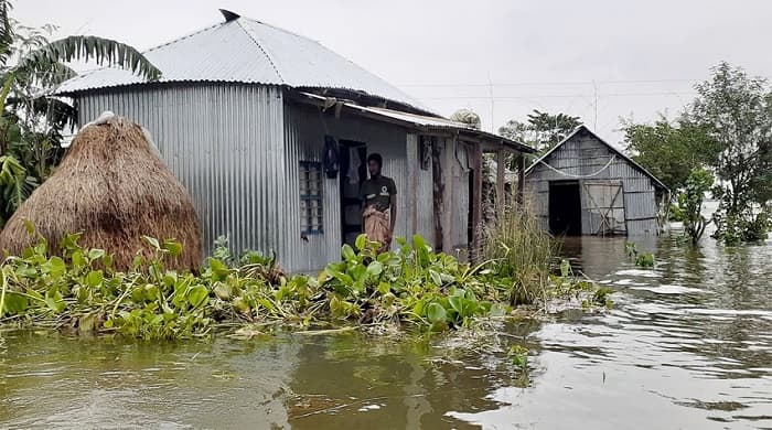 যমুনার পানি বিপদসীমা ছুঁইছুঁই