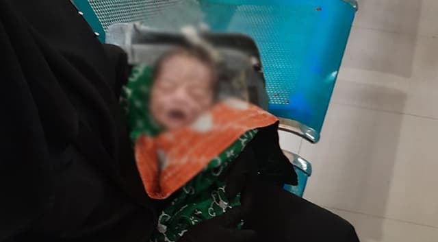 নার্স-আয়াদের টানাটানিতে প্রাণ গেলো নবজাতকের !