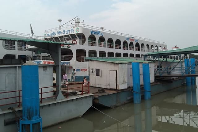 যাত্রী সংকটে বরগুনা-ঢাকা রুটে লঞ্চ চলাচল বন্ধ ঘোষণা