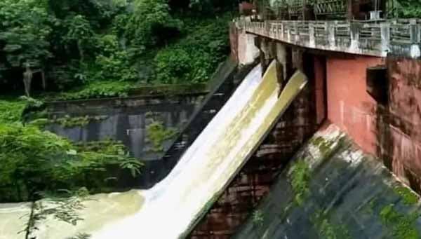 ডুম্বুর বাঁধের গেট ‘আপনাআপনি’ খুলেছে!