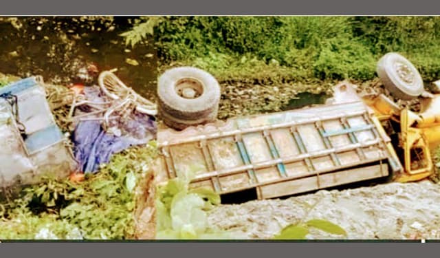 সরাইলে ট্রাকের ধাক্কায় ভ্যানচালক নিহত