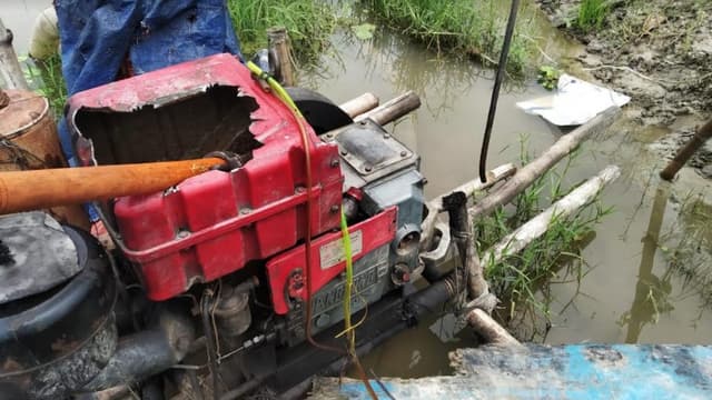 দেবীদ্বারে ভ্রাম্যমান আদালতের অভিযানে ২টি ড্রেজার ধ্বংস