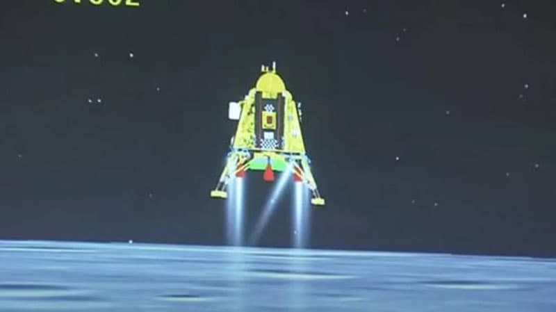 ইতিহাস গড়ে চাঁদে নামল ভারতের মহাকাশযান