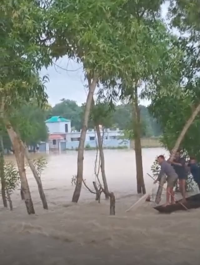 রাজনগরে বন্যার পানিতে মাছ ধরতে নেমে নিখোঁজ হলেন যুবক