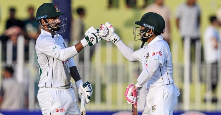 লিটন-মুশফিকের ফিফটিতে স্বস্তি নিয়ে তৃতীয় দিন শেষ করল টাইগাররা