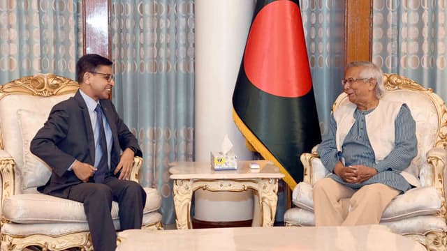 স্বয়ংক্রিয়ভাবে বাঁধ খুলে গেছে, প্রধান উপদেষ্টাকে ভারতীয় হাইকমিশনার