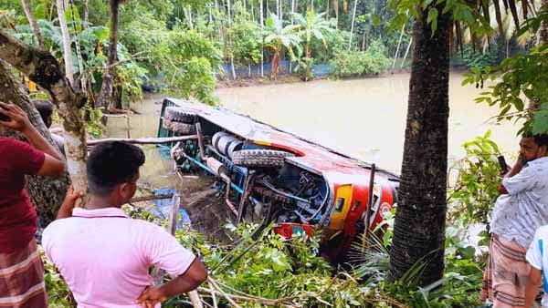 ঝালকাঠিতে পৃথক বাস দুর্ঘটনায় ২০ যাত্রী আহত